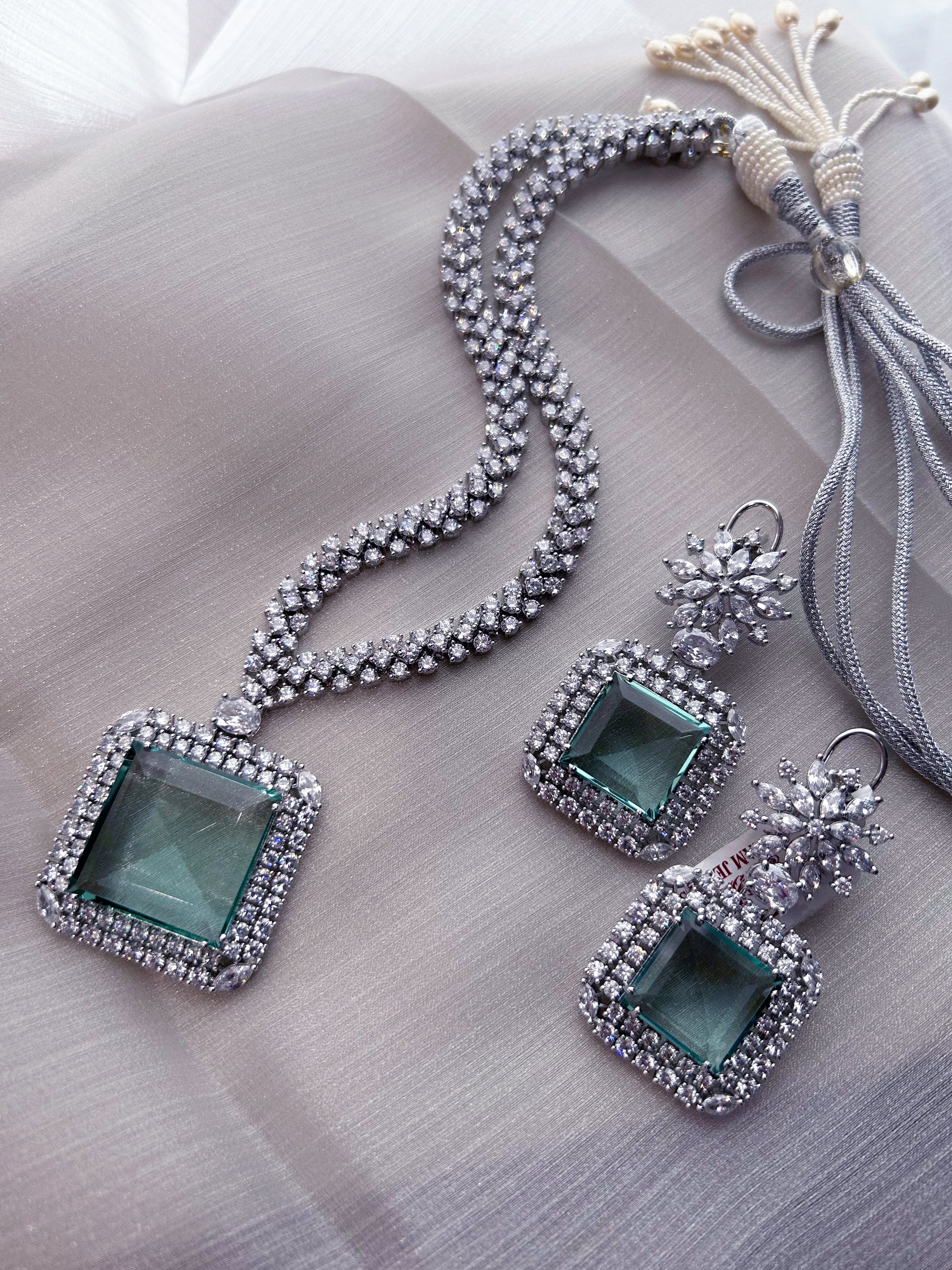 Anayra Necklace Set