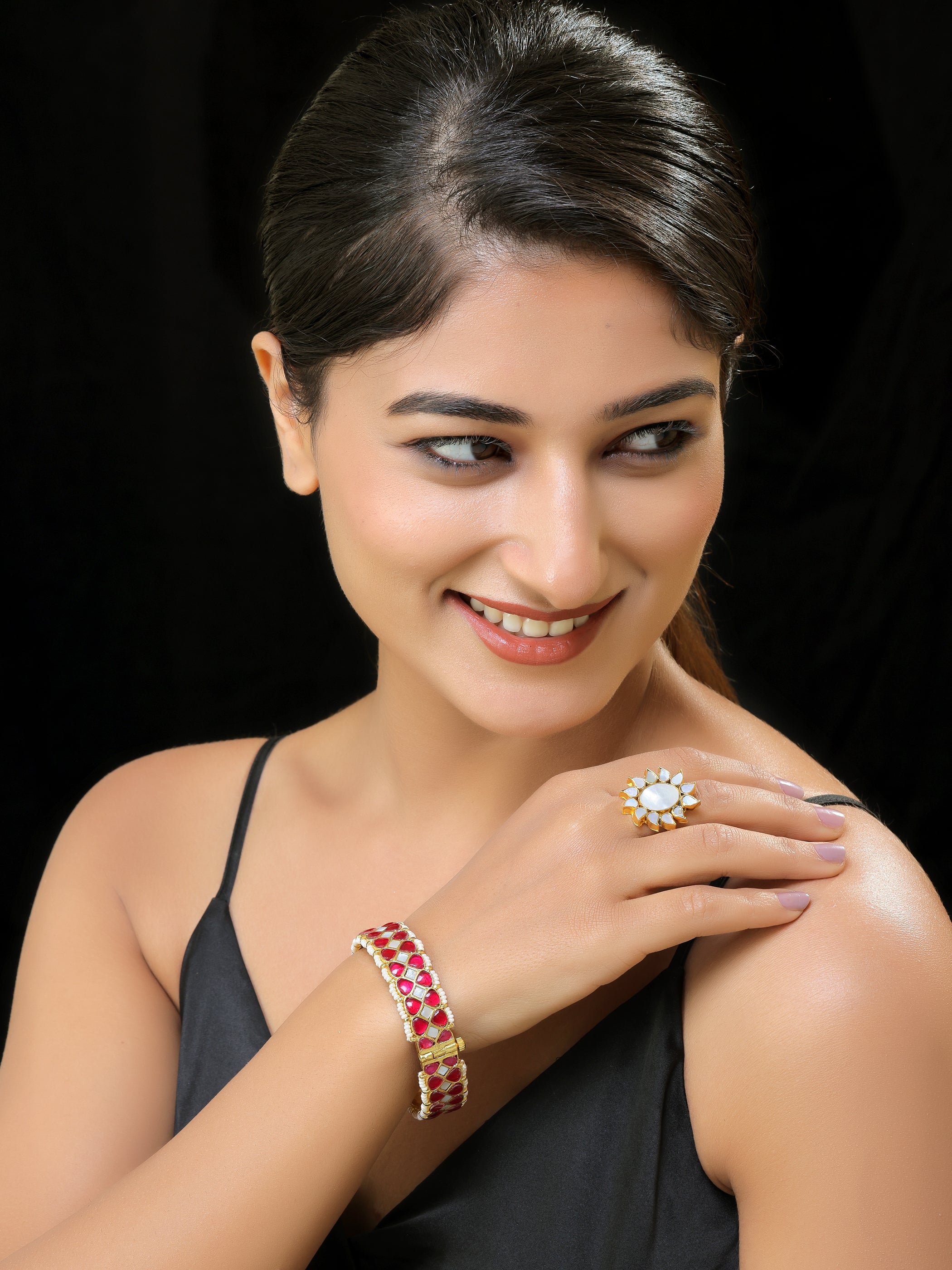 Akriti Bangle