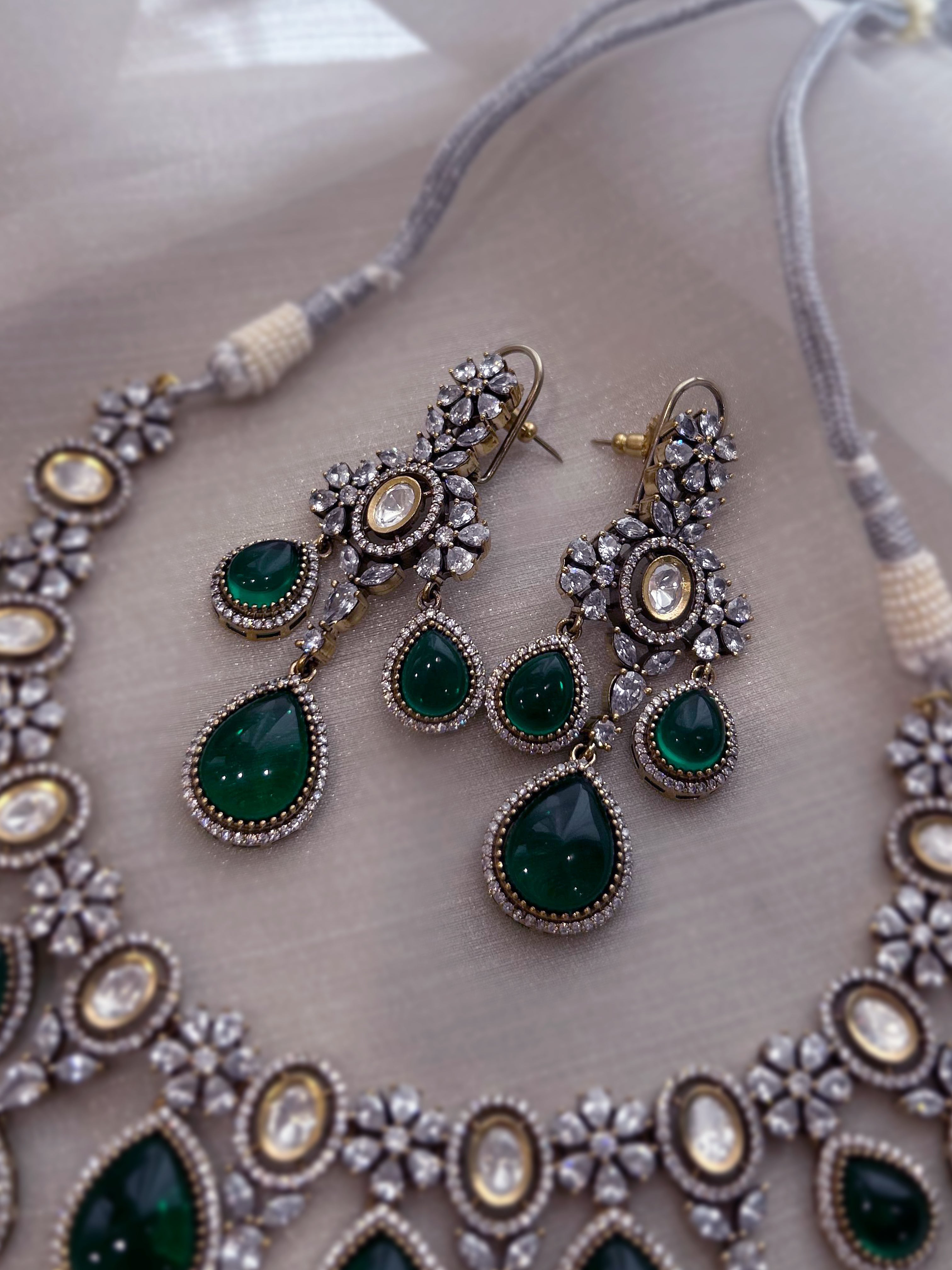 Tanaya Necklace Set