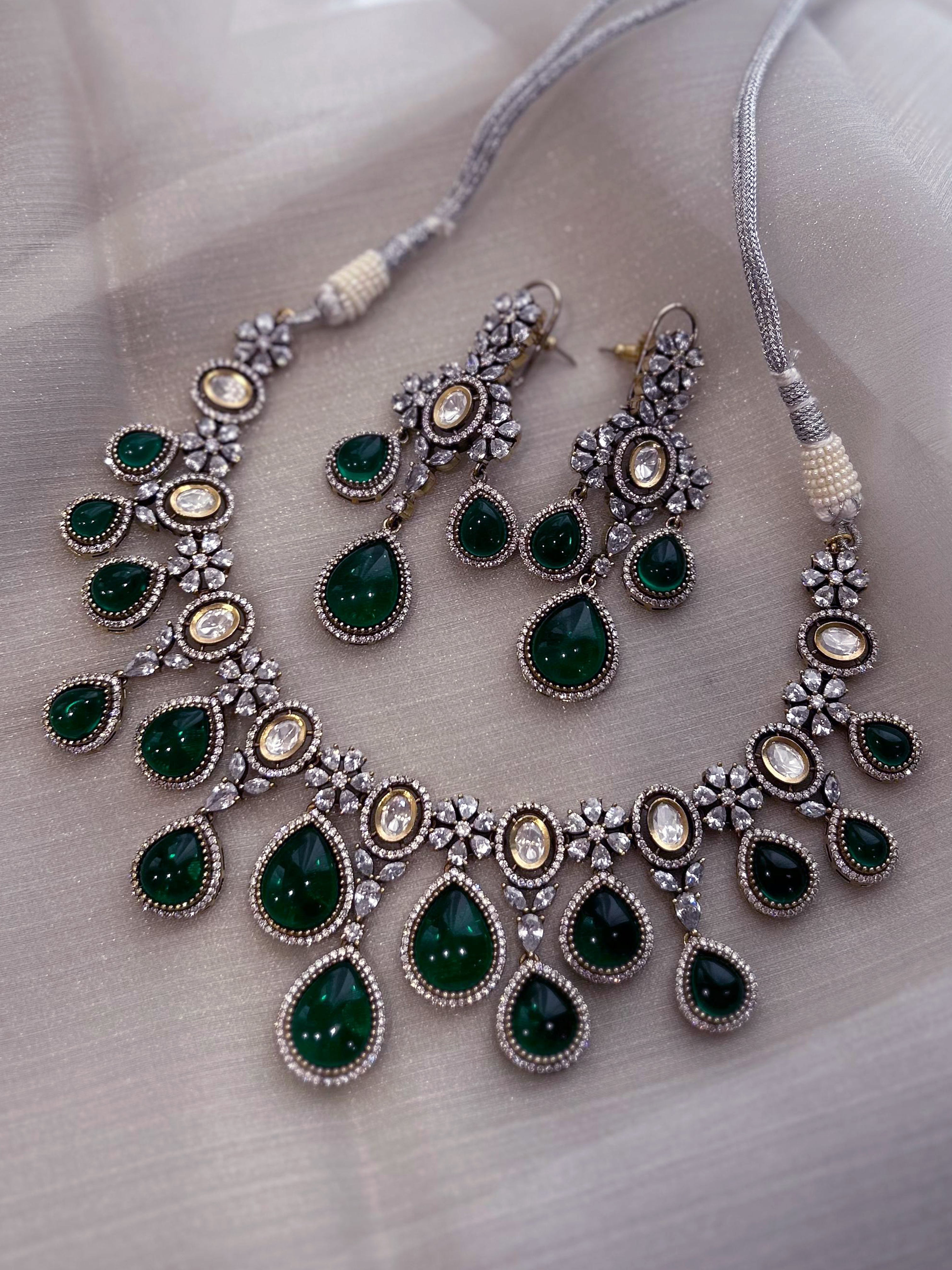 Tanaya Necklace Set