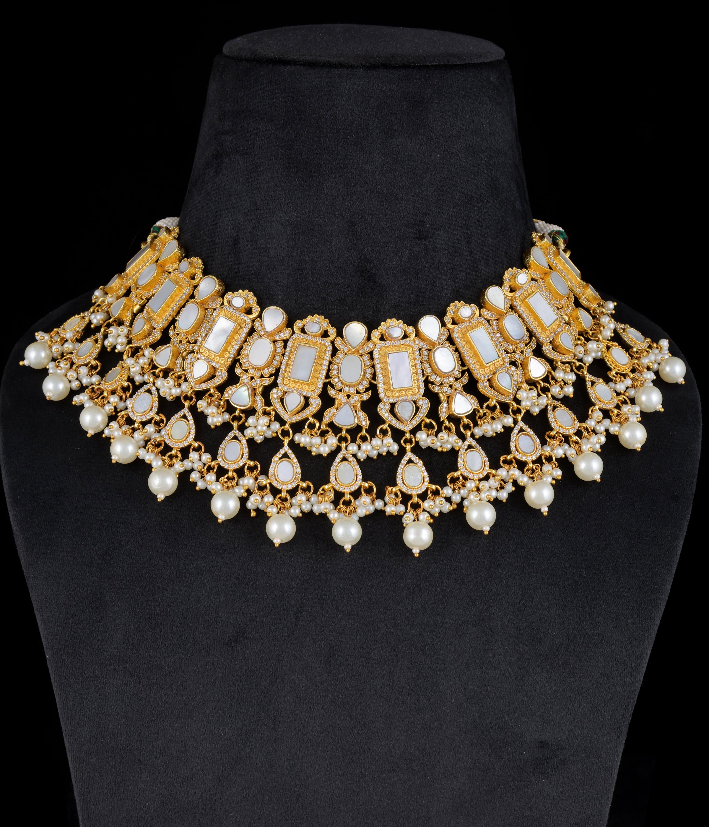 Anvika necklace set