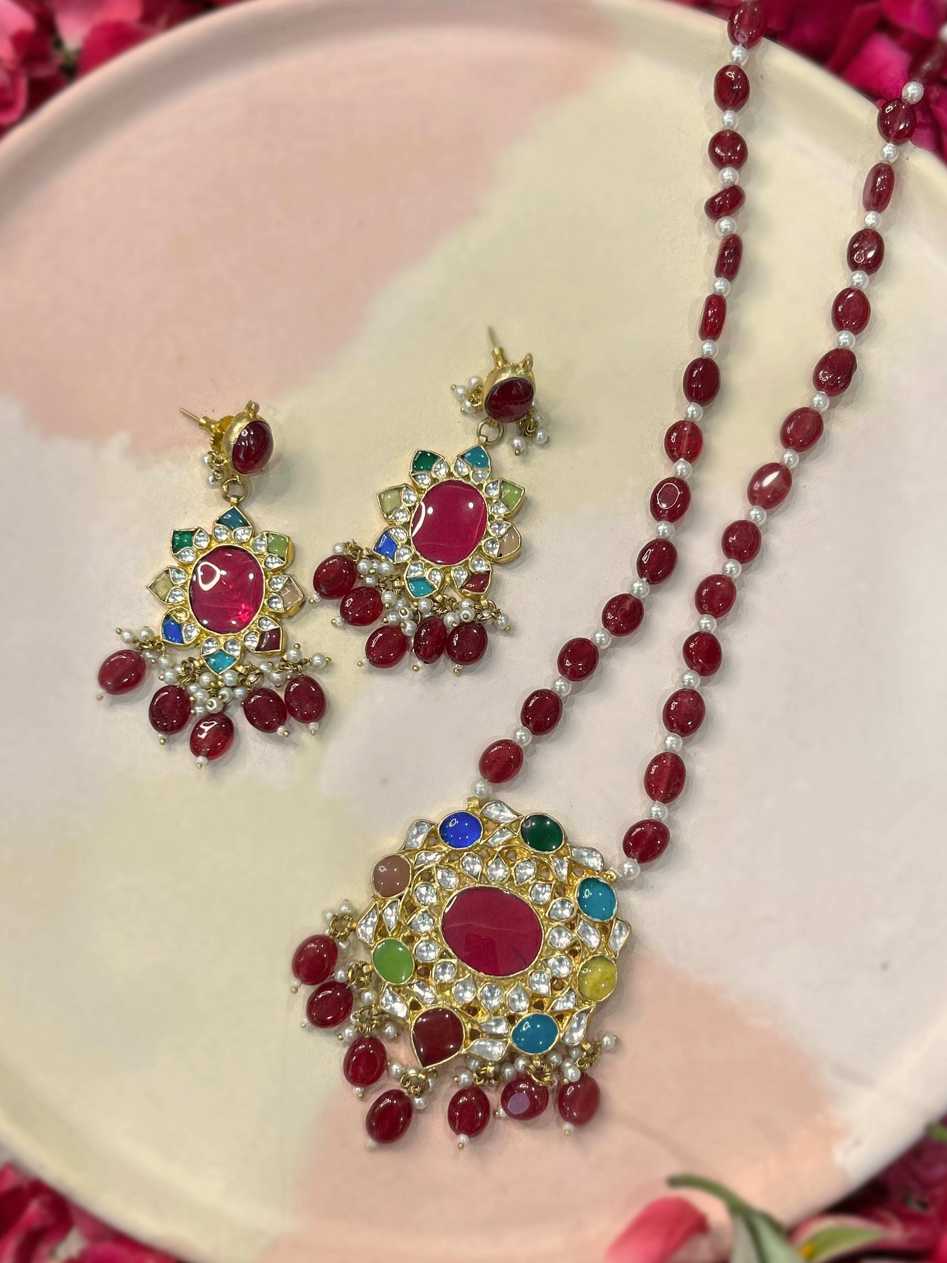 Sayali Pendant Set