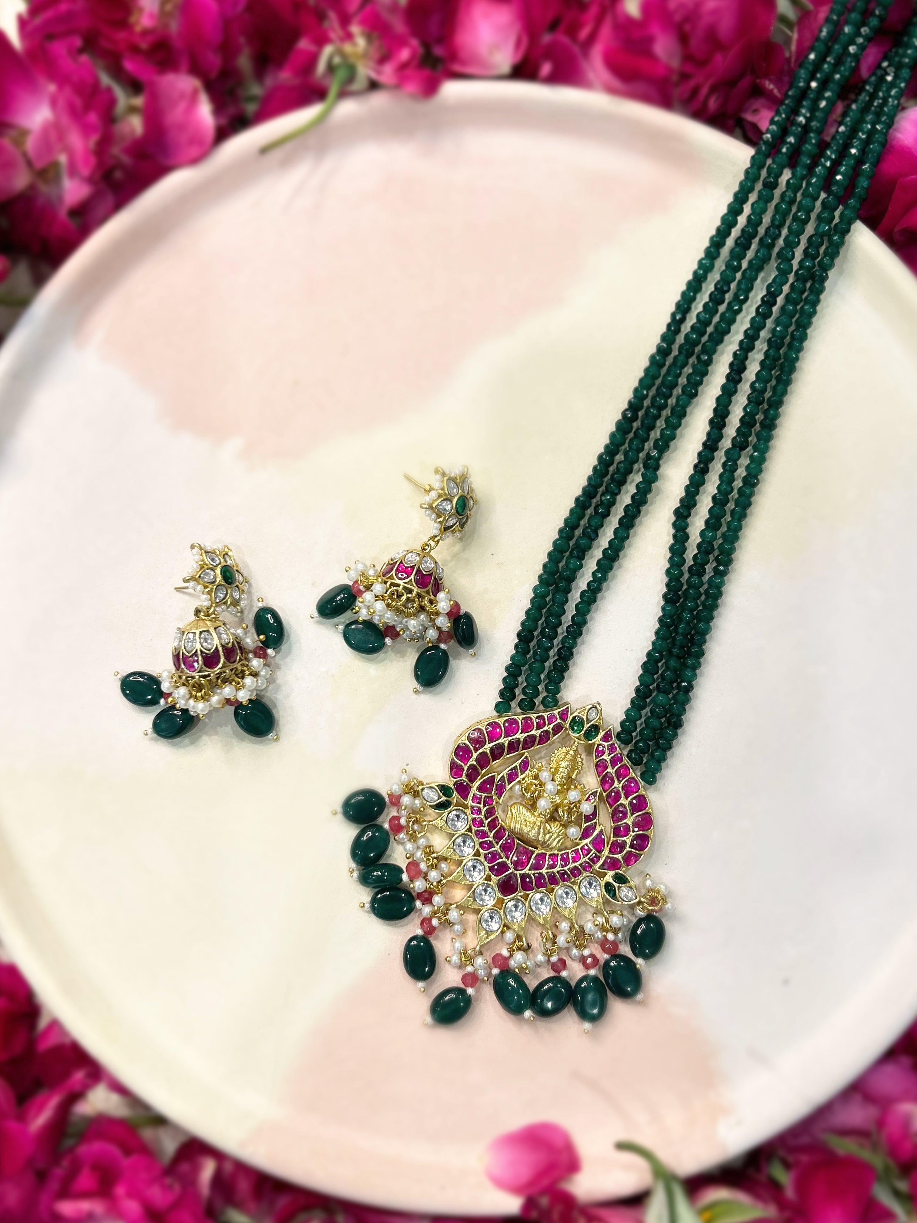 Sasmita Pendant Set